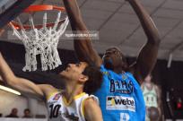 Bah�a volvi� al triunfo ante Obras