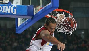 Reynolds, refuerzo de Bah�a, ya est� en la Capital