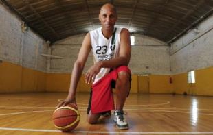 Donald Jones: "Me junto a jugar al b�squet s�lo para comer el asado"