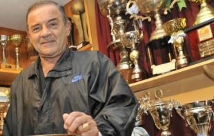 L�baque insiste en dejar su cargo en Atenas