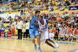 Con Horsnby, Atenas complet� su plantel