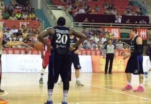 Bah�a Basket comenz� el cuadrangular con una victoria