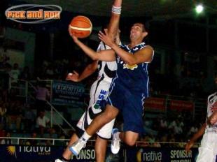 Estudiantes se qued� con un partido chivo