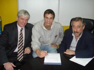 Firm� D�El�a y se complet� Boca