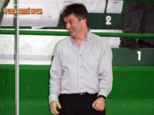 Ol�mpico cambia de entrenador para salir del fondo