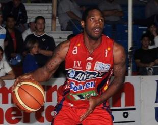 Derrick Roland llega para ayudar a Pe�arol