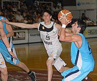 Se meti� en el podio