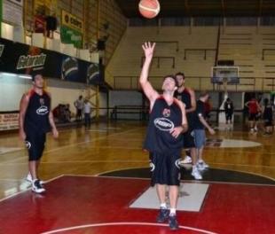 San Mart�n puso primera y recibe a sus extranjeros