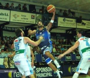 Regatas venci� a Argentino y es el �nico puntero