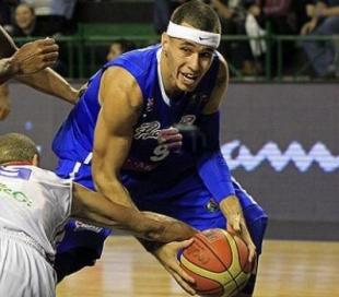 �ngel �lamo se suma a Atenas