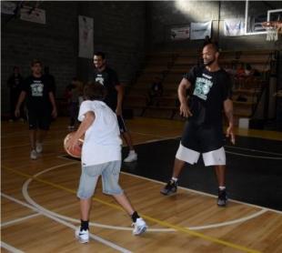 Gimnasia Indalo particip� del lanzamiento del Streetball