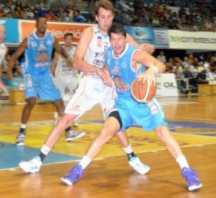 Regatas lo gana por peso espec�fico