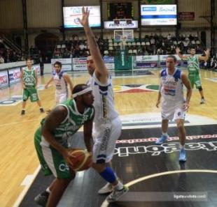 Pe�arol cort� rachas