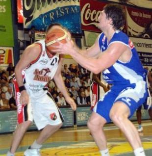 Nicol�s Romano: �Regatas jug� un buen b�squet�