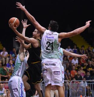 Obras lo dej� sin respuestas a Atenas