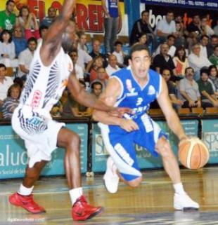 Quinteros: �De nada sirve anotar 30 o 40 puntos si el equipo pierde�