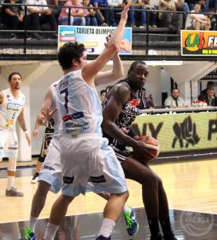 Ol�mpico no tuvo problemas ante Regatas