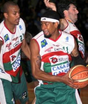 Un goleador para Pe�arol