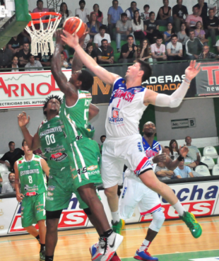 Estudiantes tambi�n hiri� al campe�n