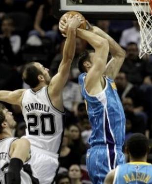 Manu los despert� y Parker lo defini�