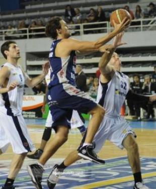 Pe�arol demoli� a Estudiantes