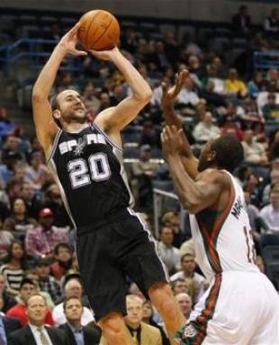 Gin�bili volvi� a guiar a los Spurs a una nueva victoria