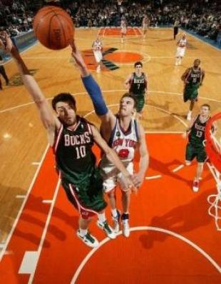 Gan� Milwaukee y est� en playoff