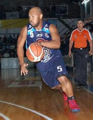 Argentino de Jun�n cort� a Odell Bradley
