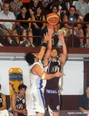 Un nuevo h�roe en la pel�cula granate