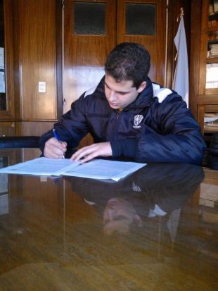 Estudiantes (O) empez� por casa