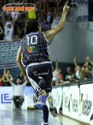 Leo Guti�rrez renov� por tres a�os con Pe�arol