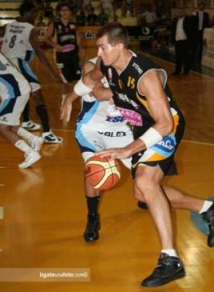 Libertad cumpli� su mandato y est� en cuartos de final