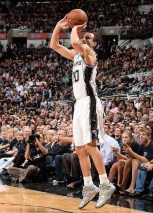Manu gui� a los Spurs a su primera victoria