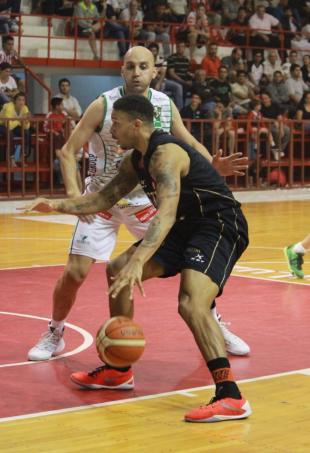 Instituto dej� en llamas a Atenas