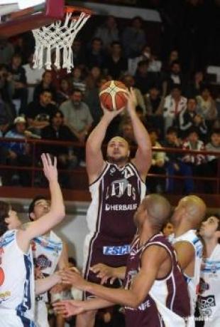 Lan�s se impuso con claridad