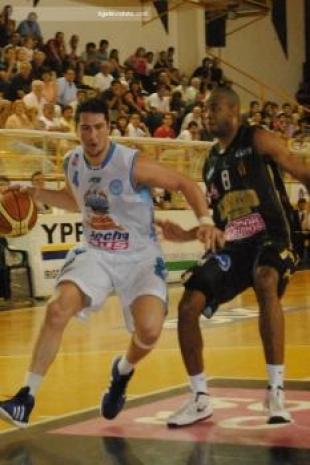 Regatas se �veng� de Libertad