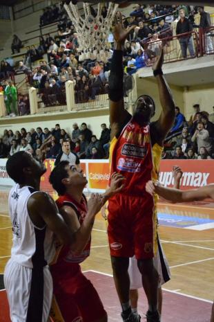 San Mart�n se adelant� en la final