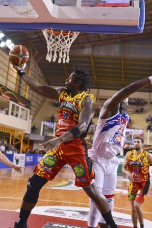 San Mart�n reaccion�, gan� y festej� ante Quimsa