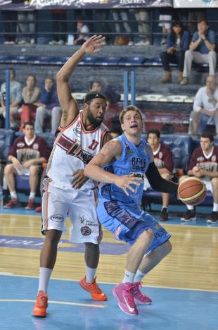 Bah�a Basket logr� su primera victoria ante Lan�s