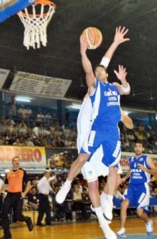 Regatas gan� un partido para el recuerdo