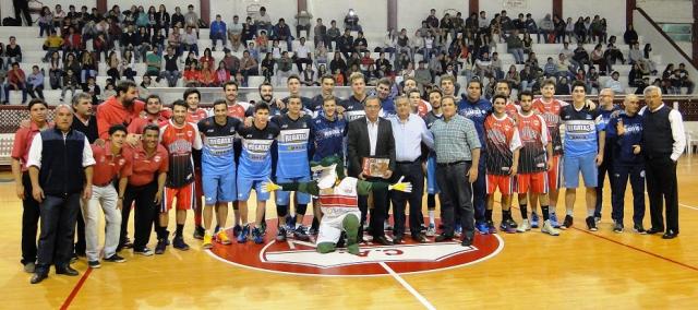 Regatas se sum� a la fiesta de Uni�n de Goya