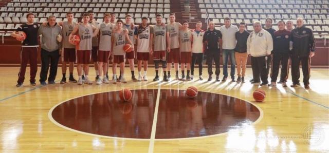 Lanus comenz� con su objetivo Federal