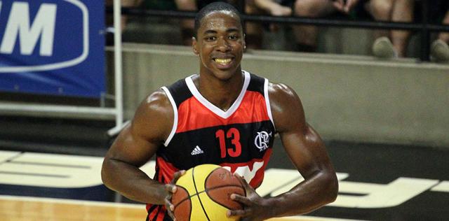 San Lorenzo sali� de compras