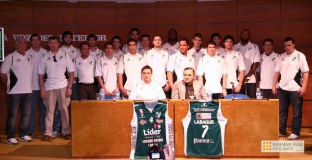 Se present� en sociedad