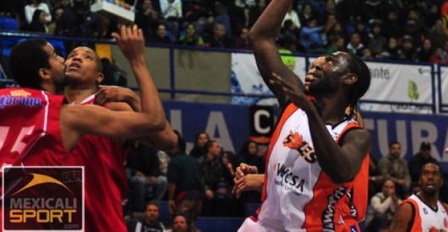 Bah�a Estudiantes contrat� al interno Devin Davis