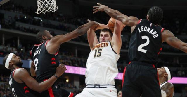 Nuggets se impuso en duelo de l�deres