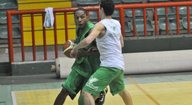 Por primera vez, Atenas se entren� con el plantel completo