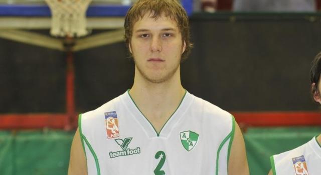 L�baque quiere cortar un pivot, pero Lotterio duda