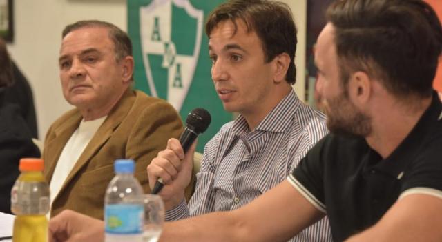 Atenas present� a Casal�nguida y confirm� a LoGrippo y Johnson