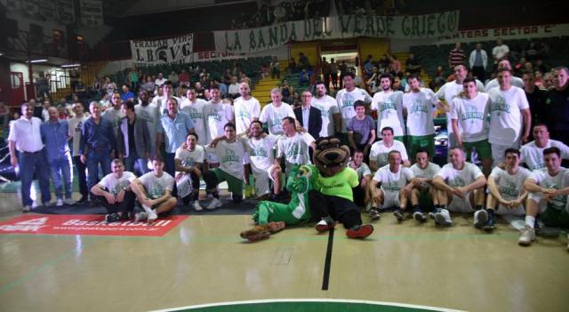 L�baque se despidi� de su gente en un partido de �hist�ricos�